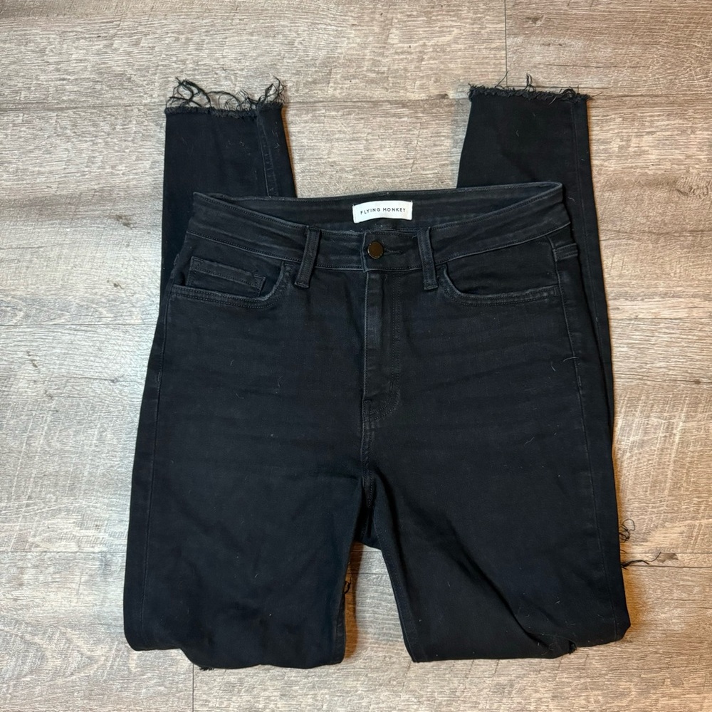 CLASSIC BLACK JEANS